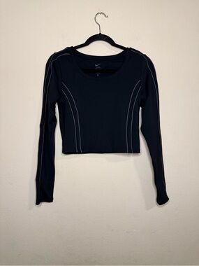 Nike Black Long-Sleeve Cropped Athletic Top